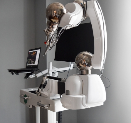 Robotic assisted dental implants machine