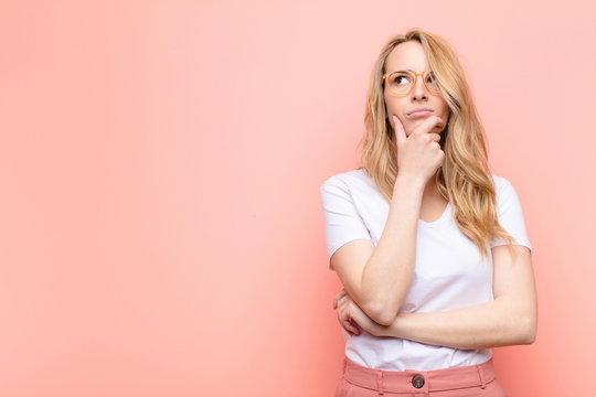 person wondering if everyone has wisdom teeth